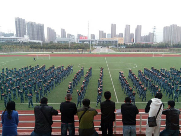 “英姿飒爽 拼搏向上”信息系举办广播操大赛