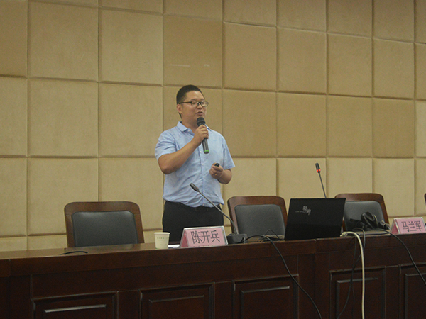 企业总监与师生对话“互联网+遇见你的未来”    