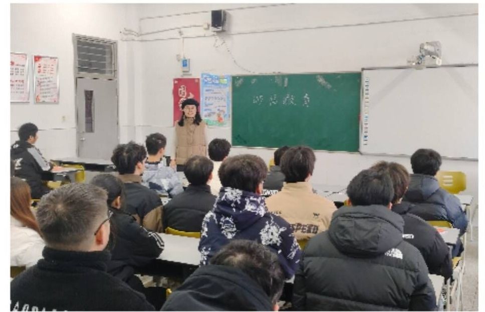 信息工程学院:开展“树立优良学风,加强考风考纪”诚信考试主题班会活动