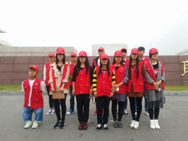 信息工程系开展“关爱环卫工人”志愿活动