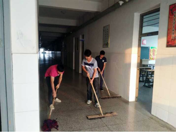 信息工程系主题团日活动之系部卫生打扫活动