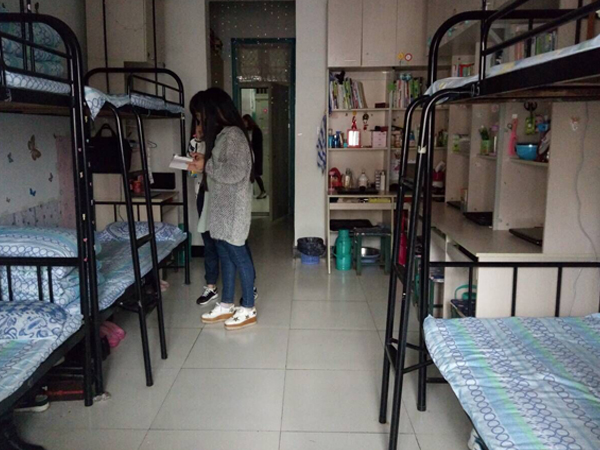 信息系积极配合学院进行安全宿舍检查