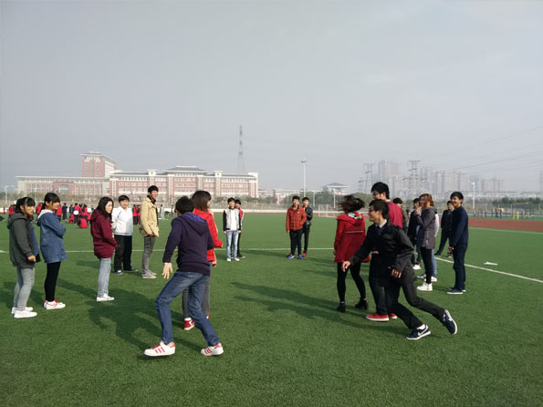 践行社会主义核心价值观二    信息工程系以户外拓展活动践行社会主义核心价值观