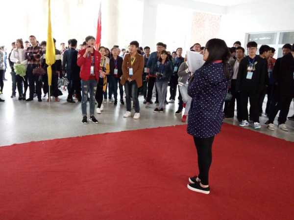 信息系学生积极参加学院第四届美食节开幕式