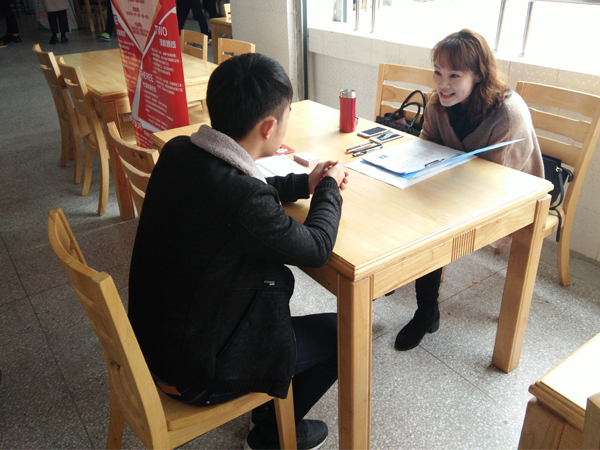 学院代有人才出，信息系学子再闯双选会    ——2017届毕业生二轮双选洽谈会