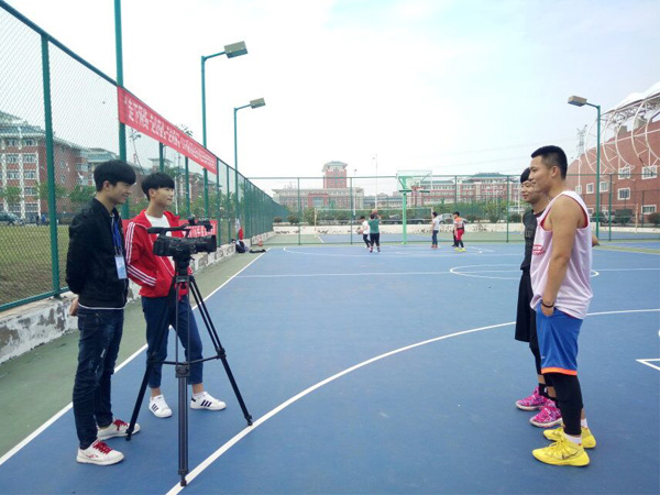 信息系开展关于“你最想对你的辅导员说什么”的活动    