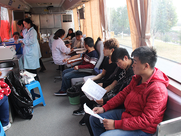 信息工程系莘莘学子参与无偿献血    