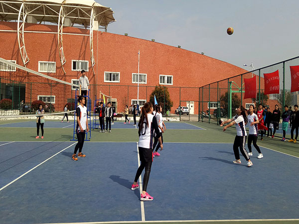 信息工程系与土木工程系排球赛展开    